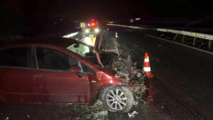 duzcede otomobil bariyerlere carpti 1 yarali bYuXjKXl.jpg
