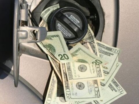 İndirimi dev zam kovaladı: Akaryakıt fiyatları bir öyle bir böyle